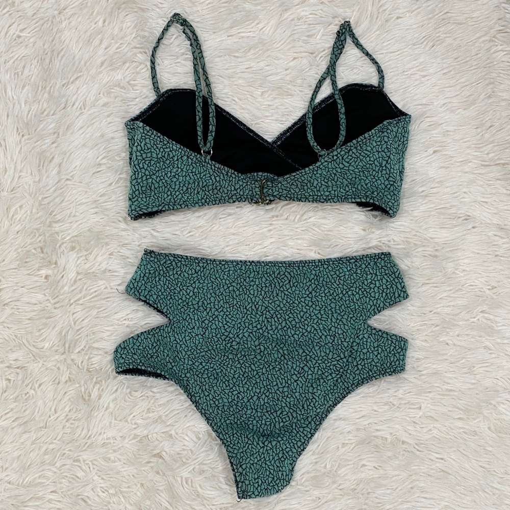 Beach Riot textured wrap bikini - Picture 5 of 7